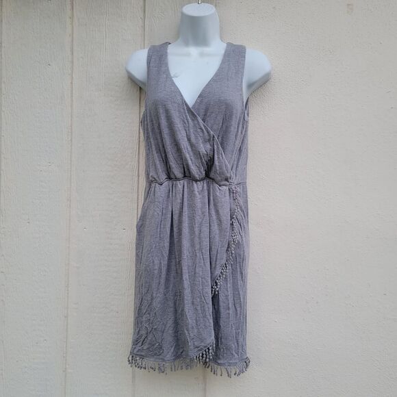 Carve Designs Dresses & Skirts - carve designs gray faux wrap dress fringe detail wmns sz xs